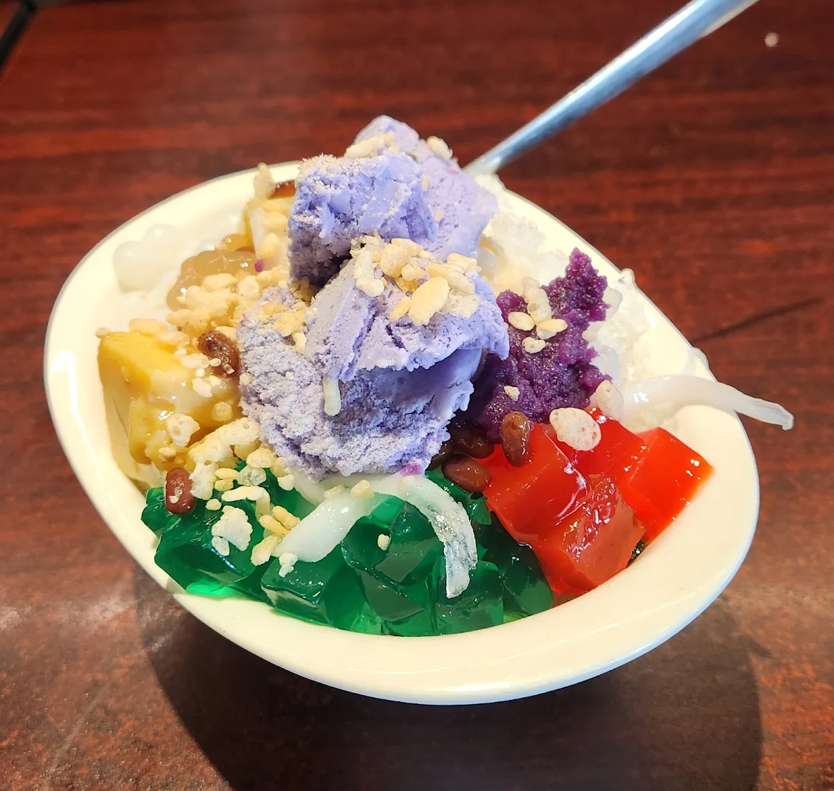 Halo Halo, Kumare Restaurant and Bakery