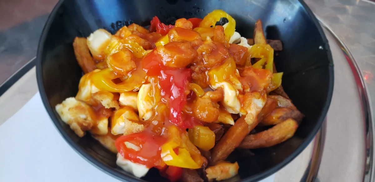 Poutine Rouge & Or