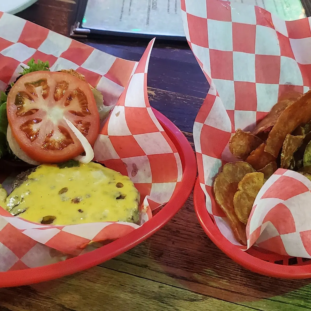 Cheese Burger Specialand Chips