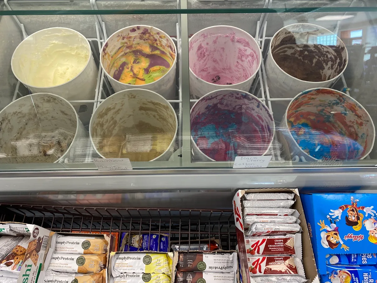 Highlights, Manny's Corner - Pizza & Convenience Store