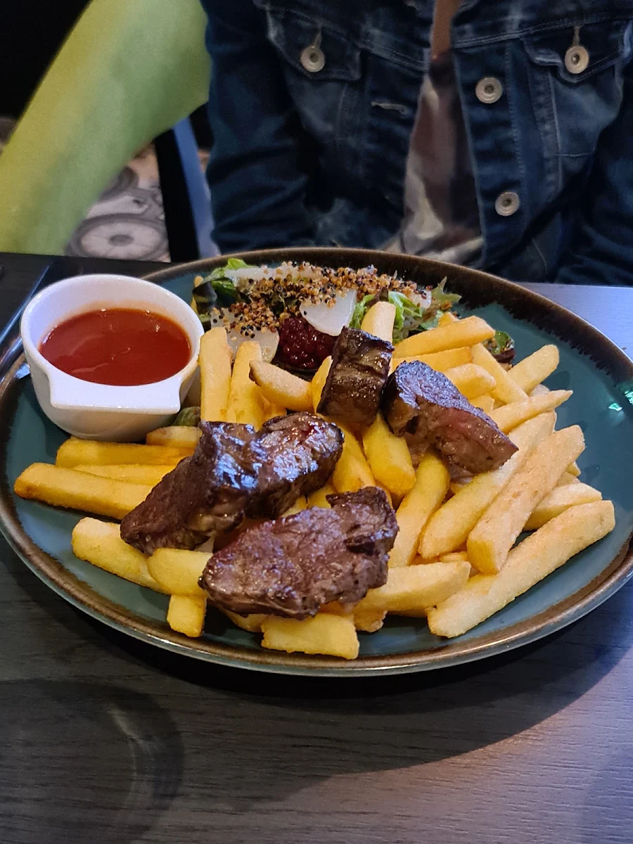 Kids Minute Steak, Whitney’s Restaurant & Bar