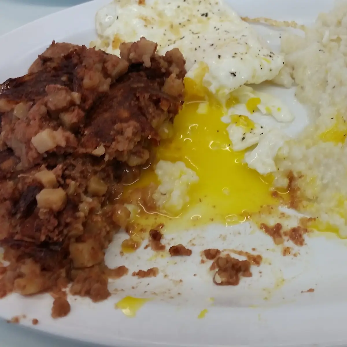 Corned Beef Hash Egg and Grits