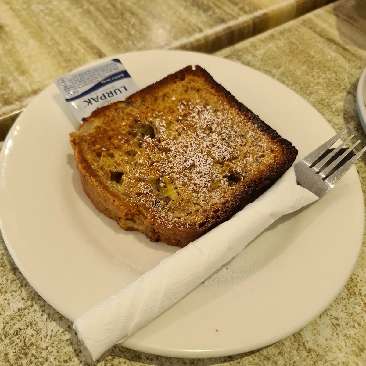Banana Bread, Kembali Cafe