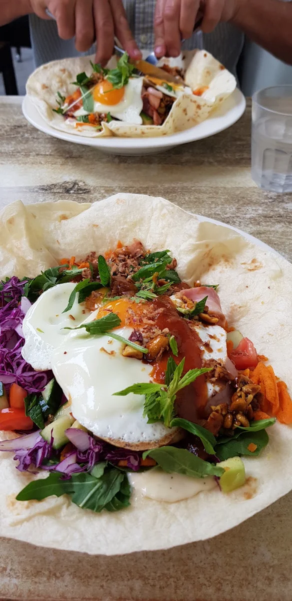 Indo Brekkie Wraps, Kembali Cafe