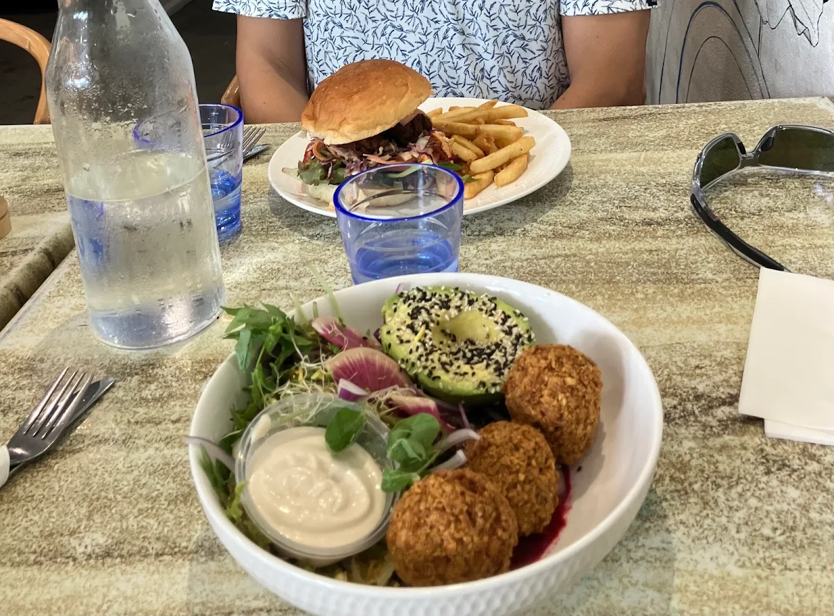 Indo Crispy Chicken Burger, Kembali Cafe