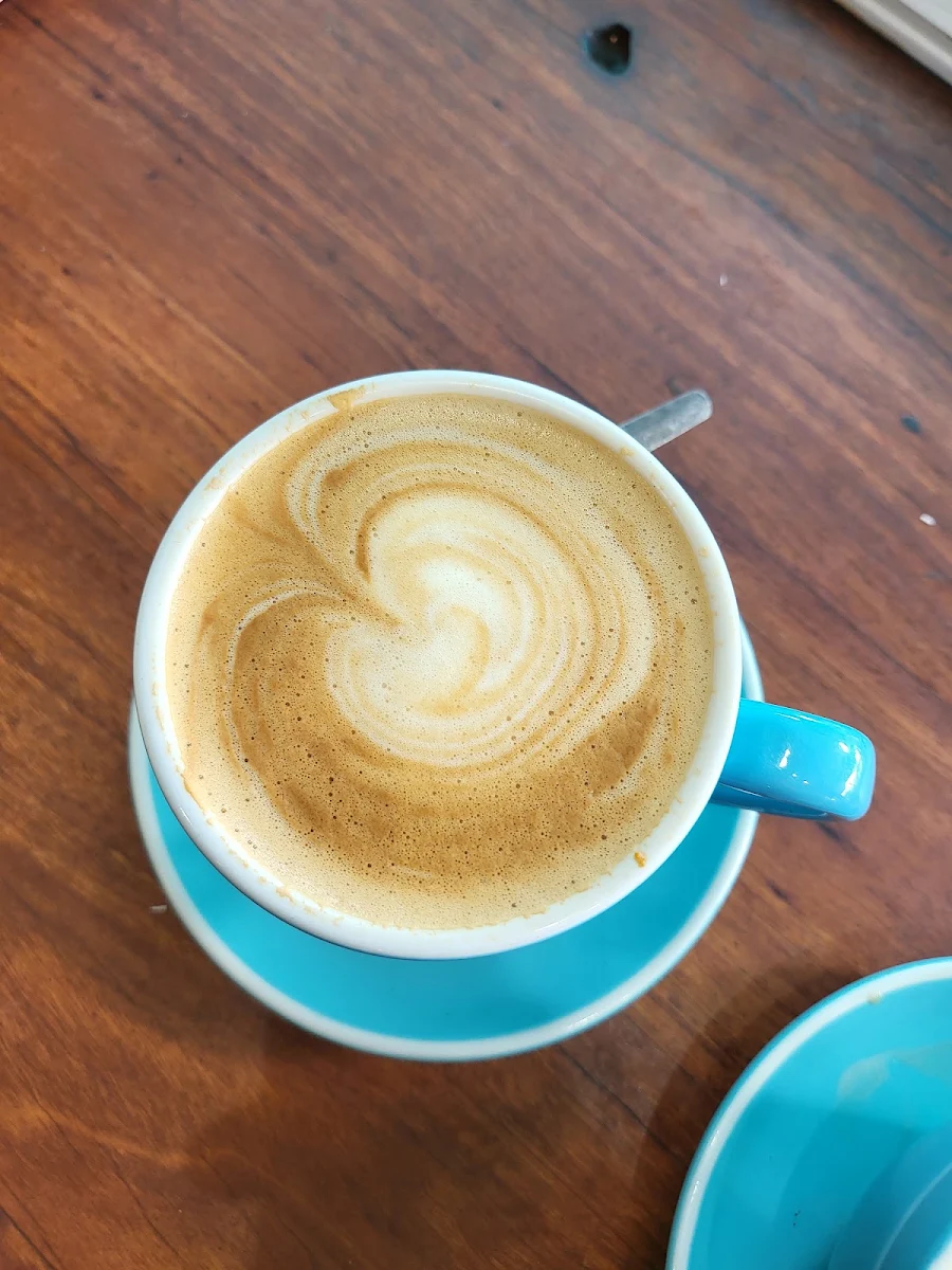 Oatmilk Flat White, Kembali Cafe