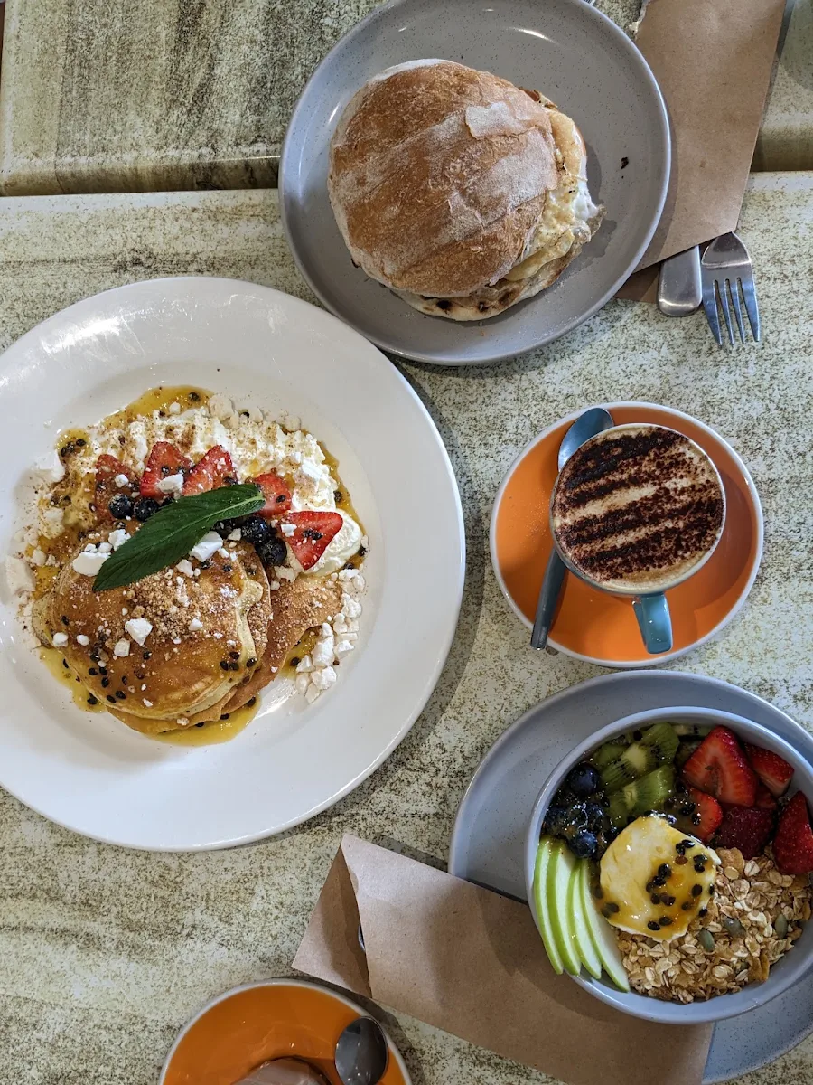 Passionfruit Smash Pancakes, Kembali Cafe