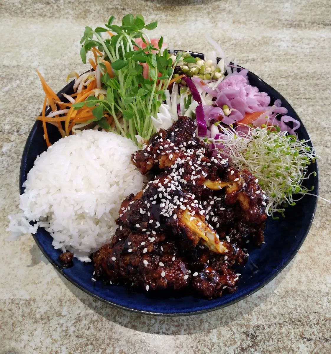 Sticky Chicken, Kembali Cafe