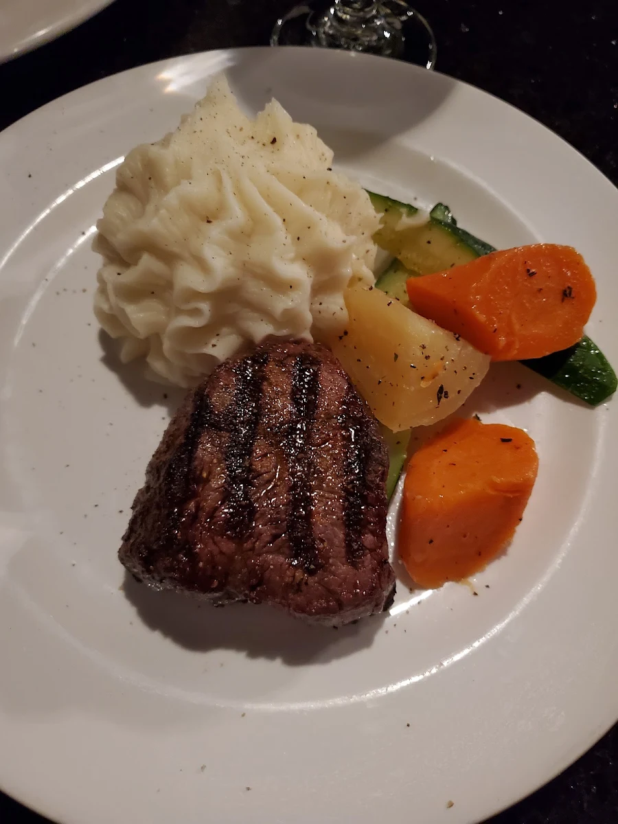 Filet Mignon 6oz, Cut Casual Steak & Tap
