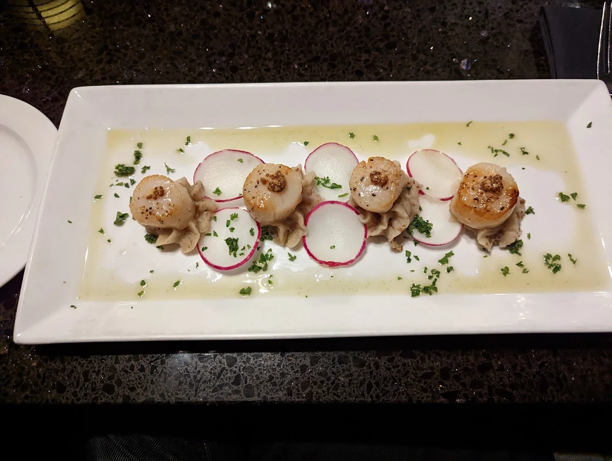 Scallops with Garlic Sauce, Cut Casual Steak & Tap