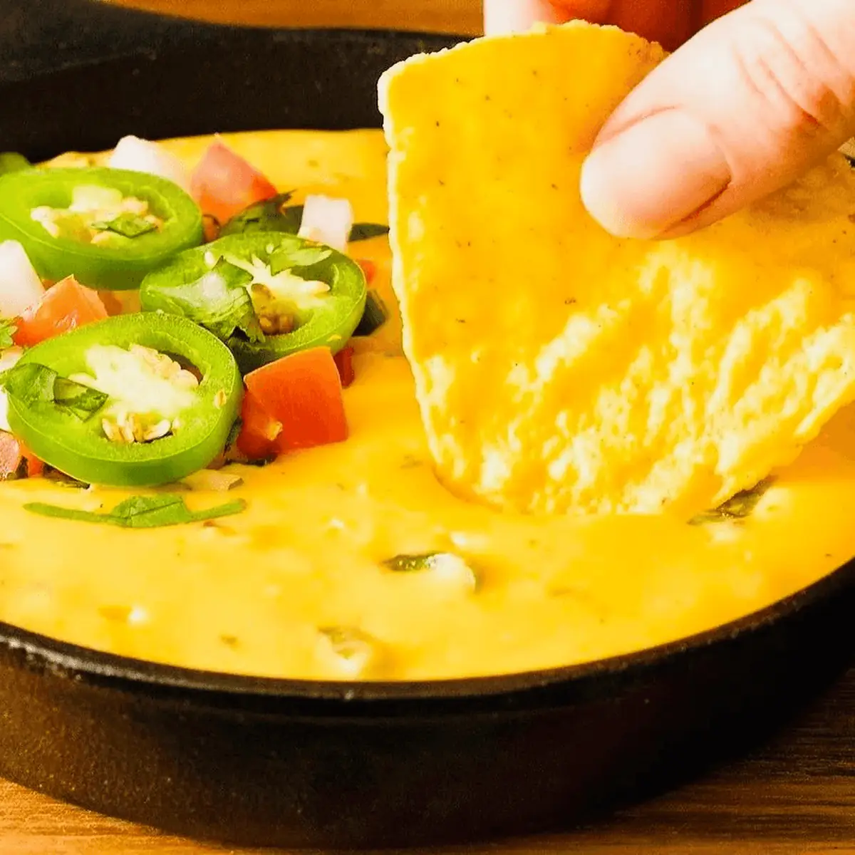 Small Chips & Nacho Queso Dip