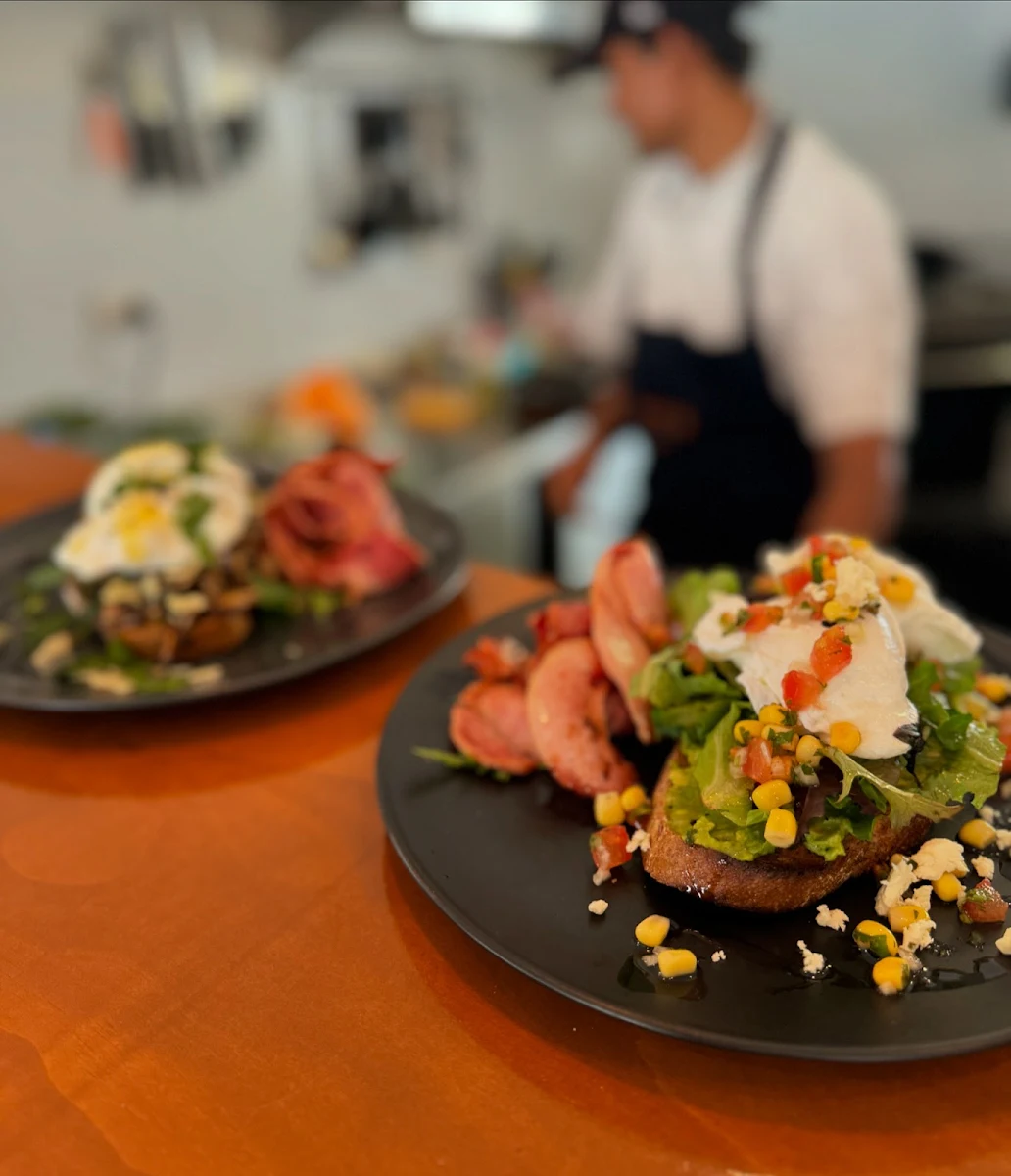 Avo Smash with Corn & Tomato Salsa GFO