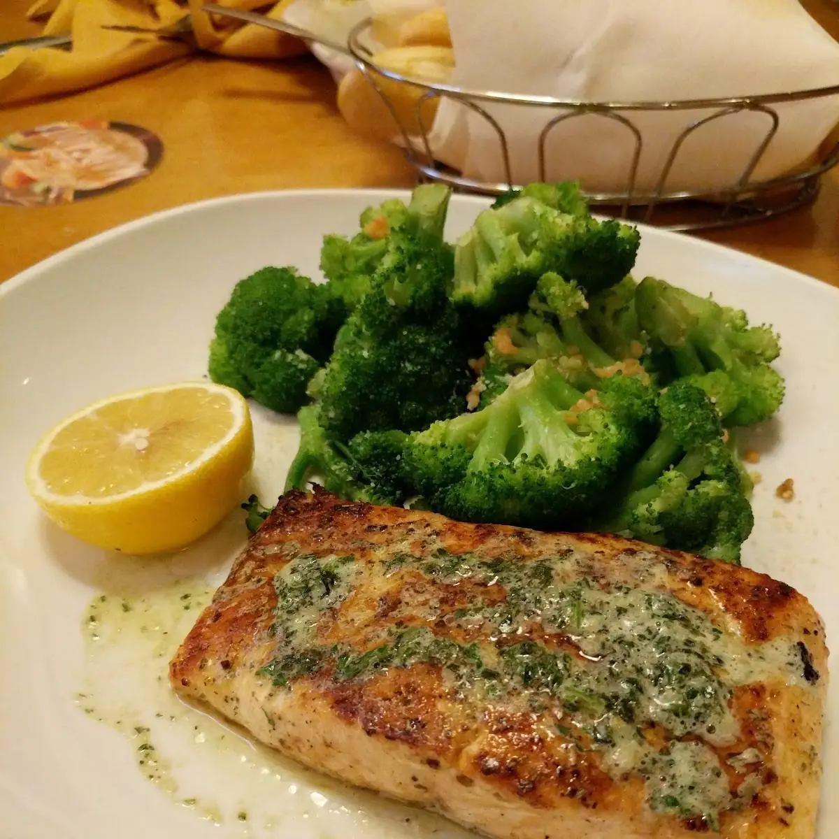 Herb-Grilled Salmon w Steamed Broccoli