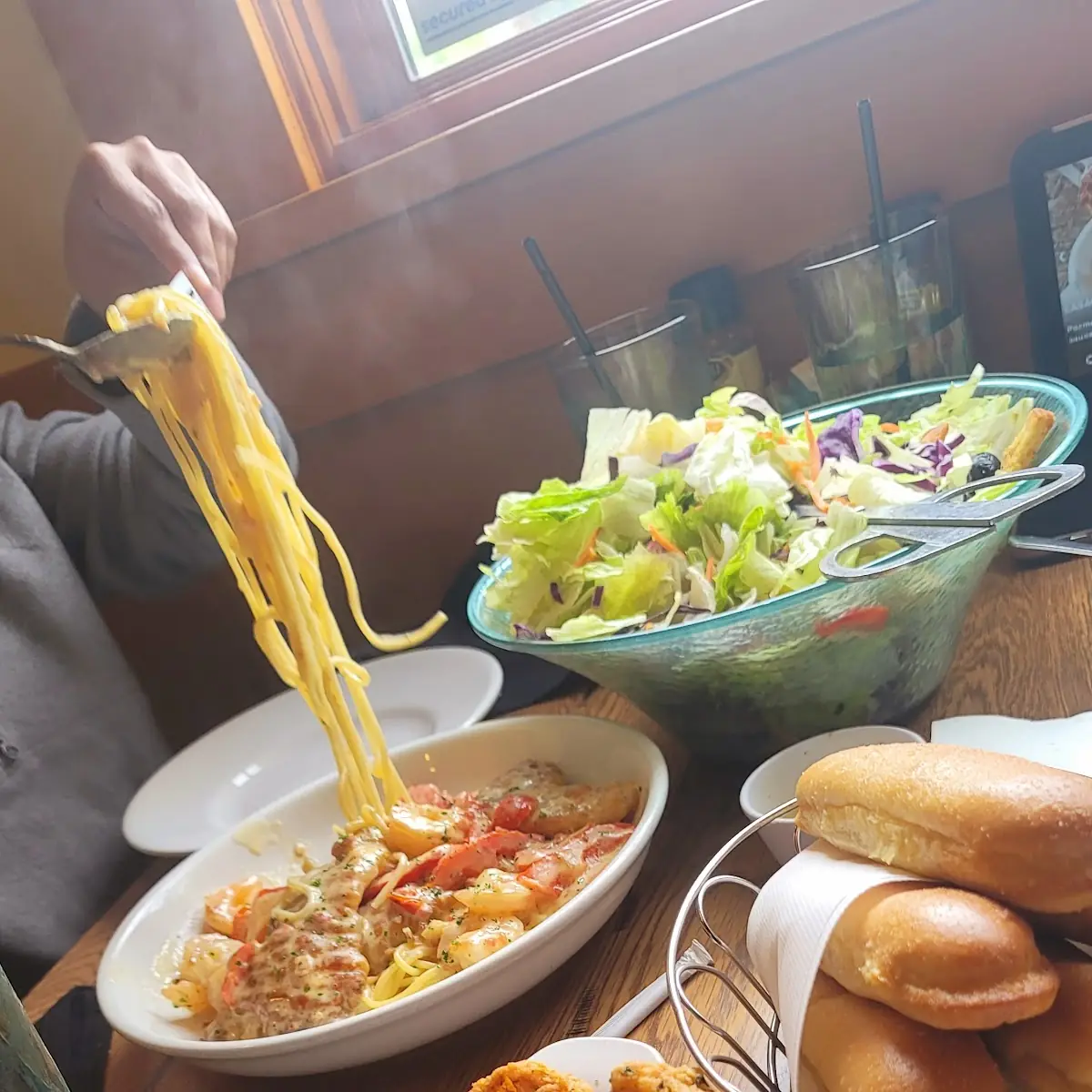 Never Ending Soup Salad & Breadsticks