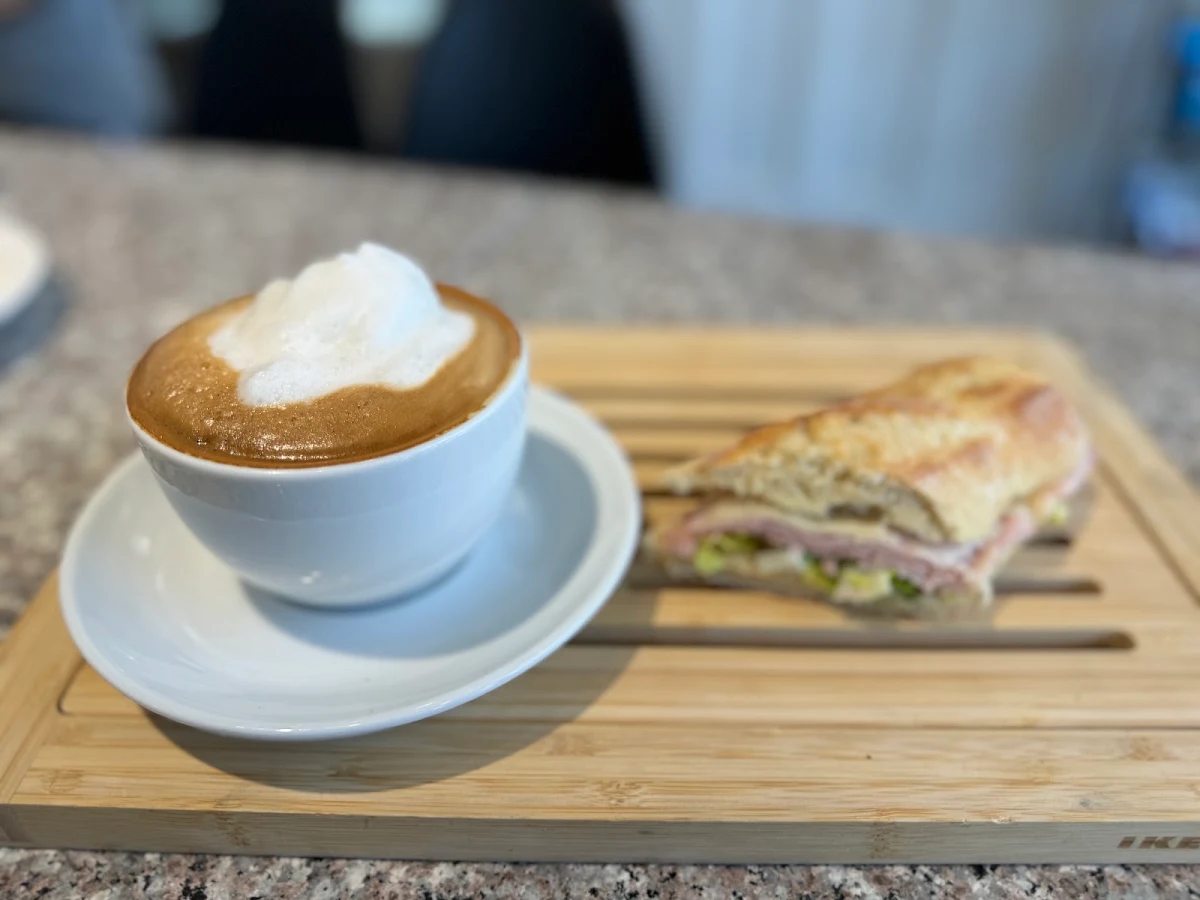 Highlights, Lovina Café & Épicerie