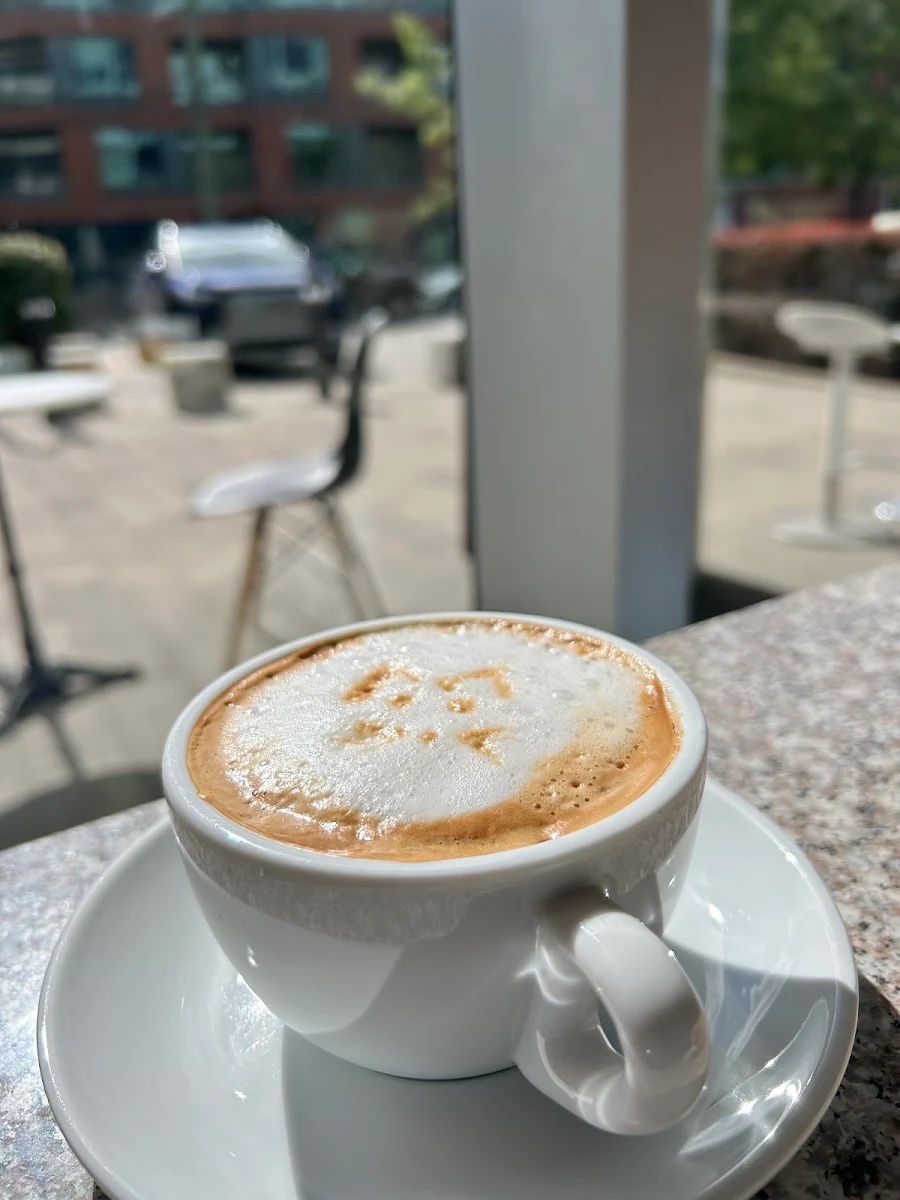 Highlights, Lovina Café & Épicerie