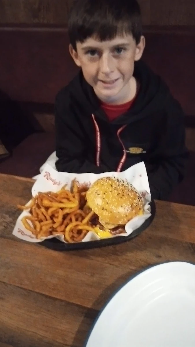 Cheeseburger, The Family Hotel