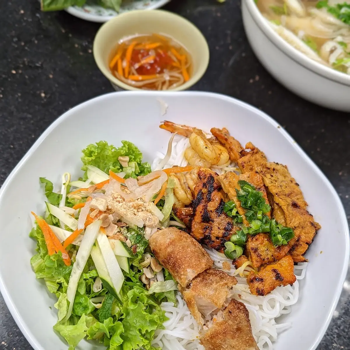 Bún Thịt Nướng Chả Giò
