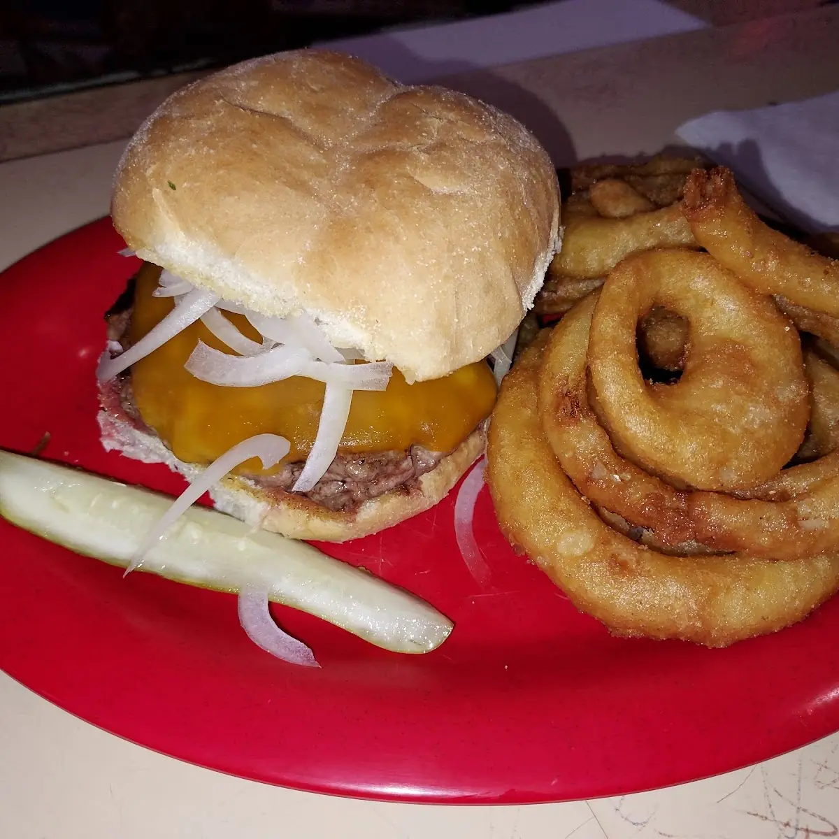 Cheeseburger with Onion Rings