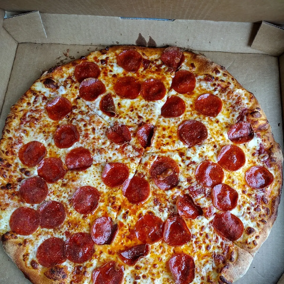 Extra Large Pepperoni Pizza 6 Slices