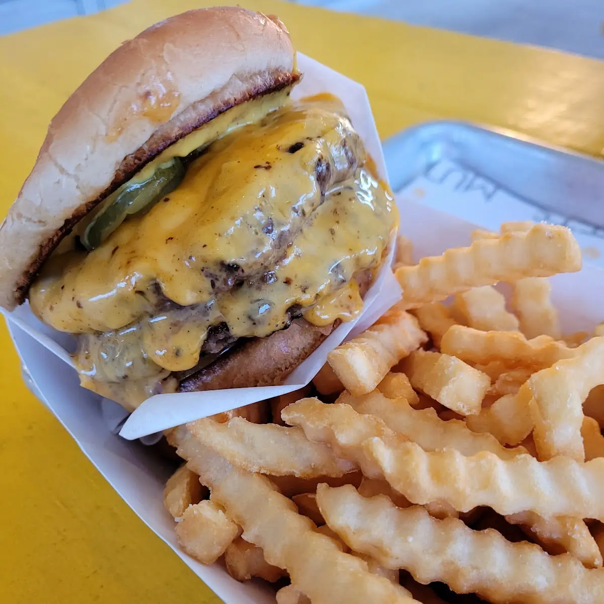 Mutts Double Cheeseburger