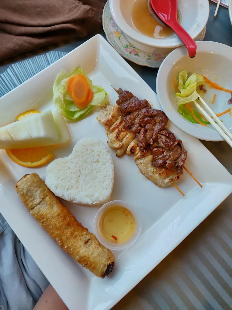 Rice Vermicelli with a Roll & Skewer