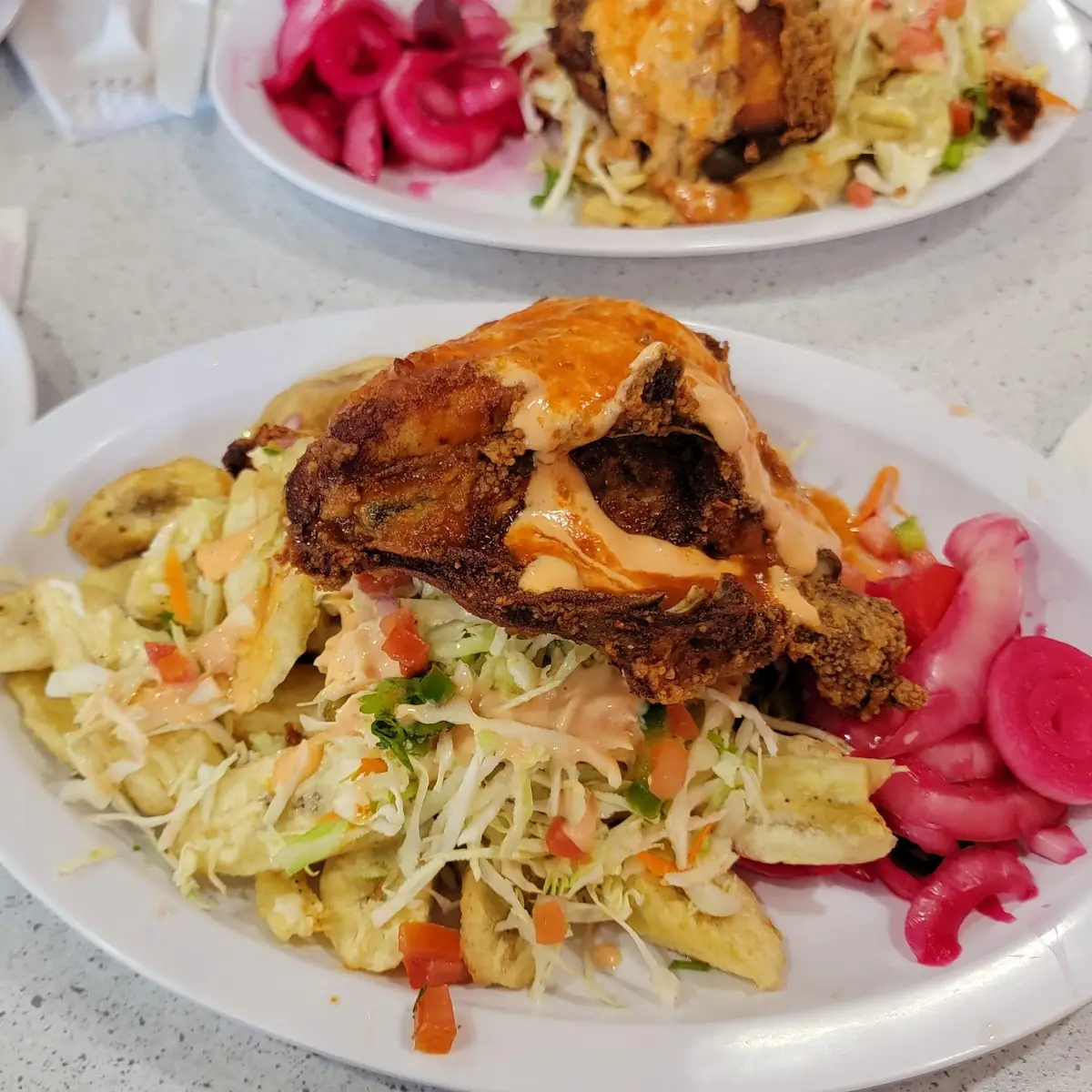 Pollo Frito Con Tajadas