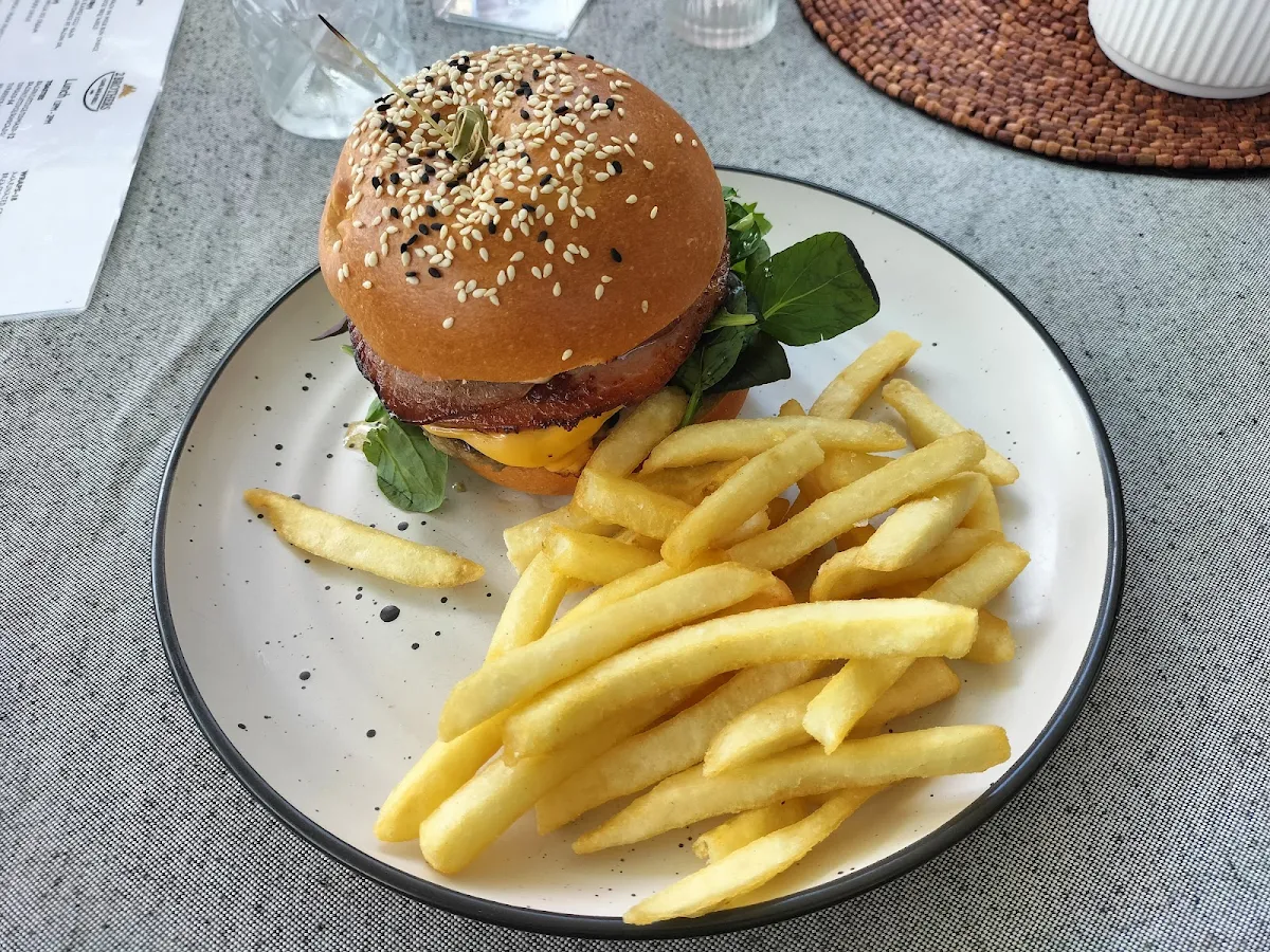 Beef and Bacon Burger, Smokelands Bbq Cafe Bar