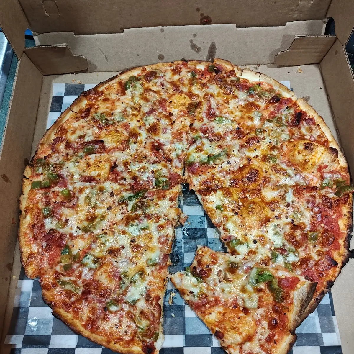 Green Pepper and Salami Pizza