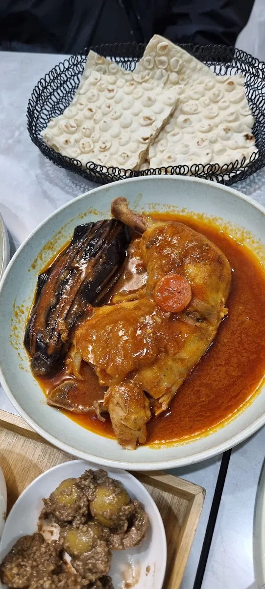 Morgh Bademjan, Banoo Restaurant