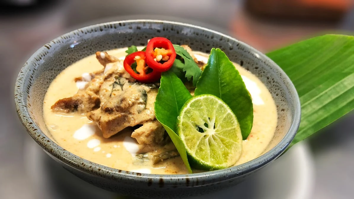 Kaeng Khiao Wan Chicken, Samgasat Thai Cuisine