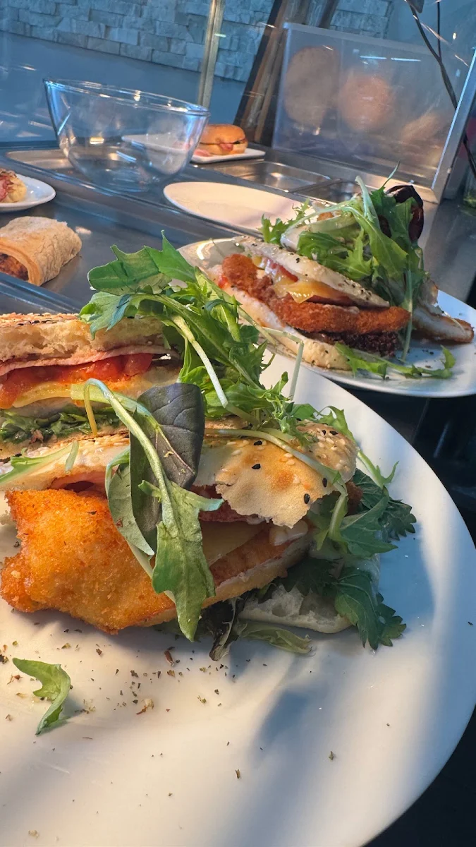 Highlights, Sandwich King Cafe