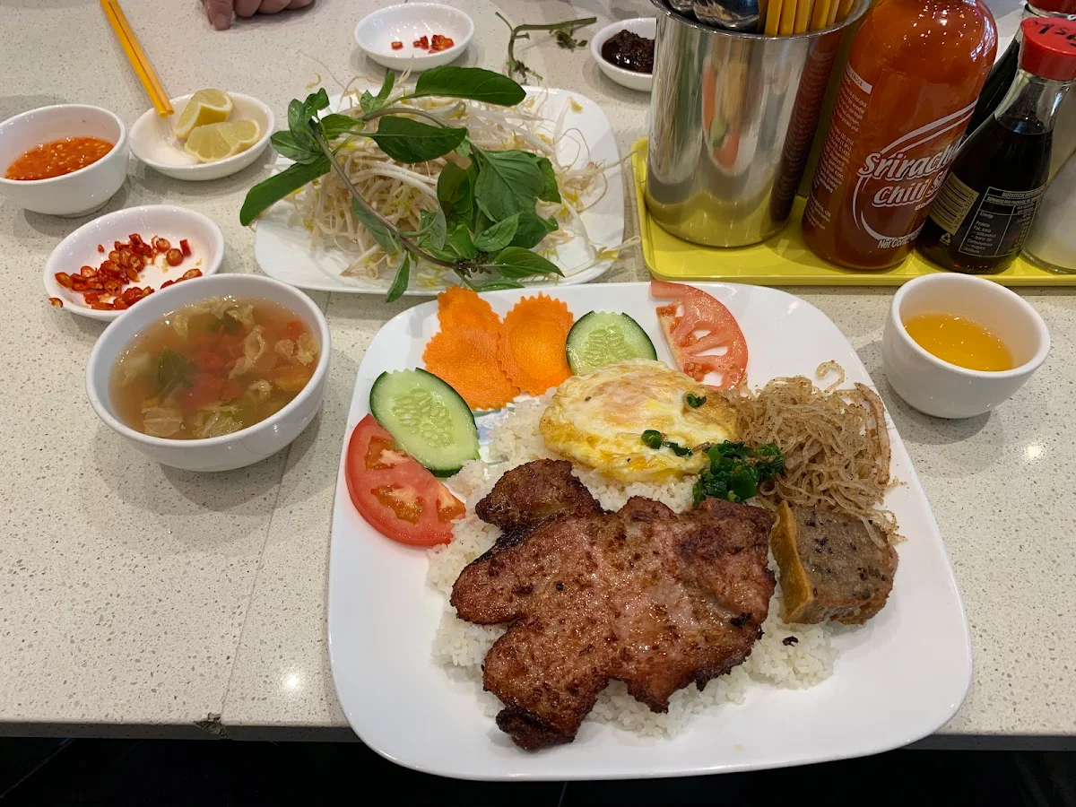 Double Pork Chops with Broken Rice, Hoang Yen