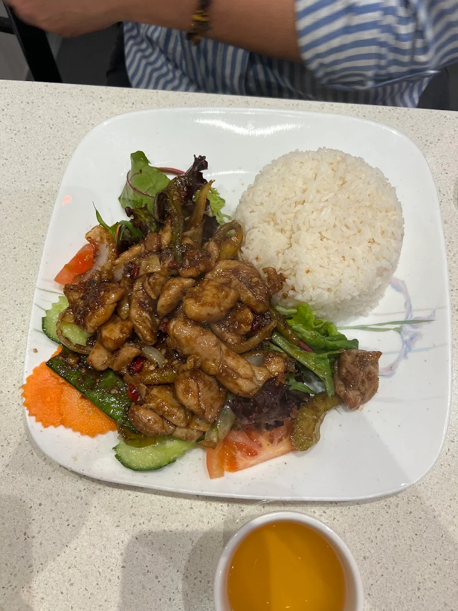 Lemongrass Chilli Chicken with Rice, Hoang Yen