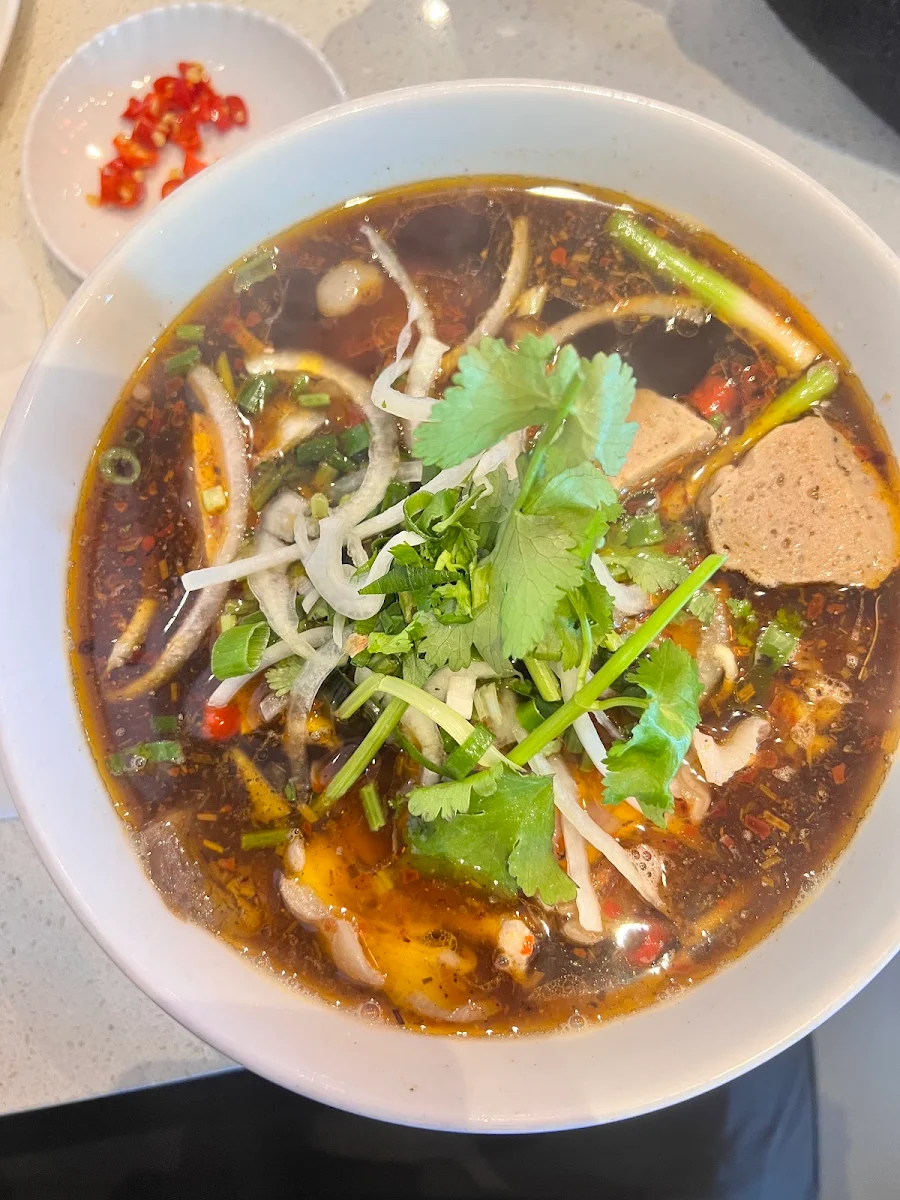 Vermicelli in Spicy Beef Soup, Hoang Yen
