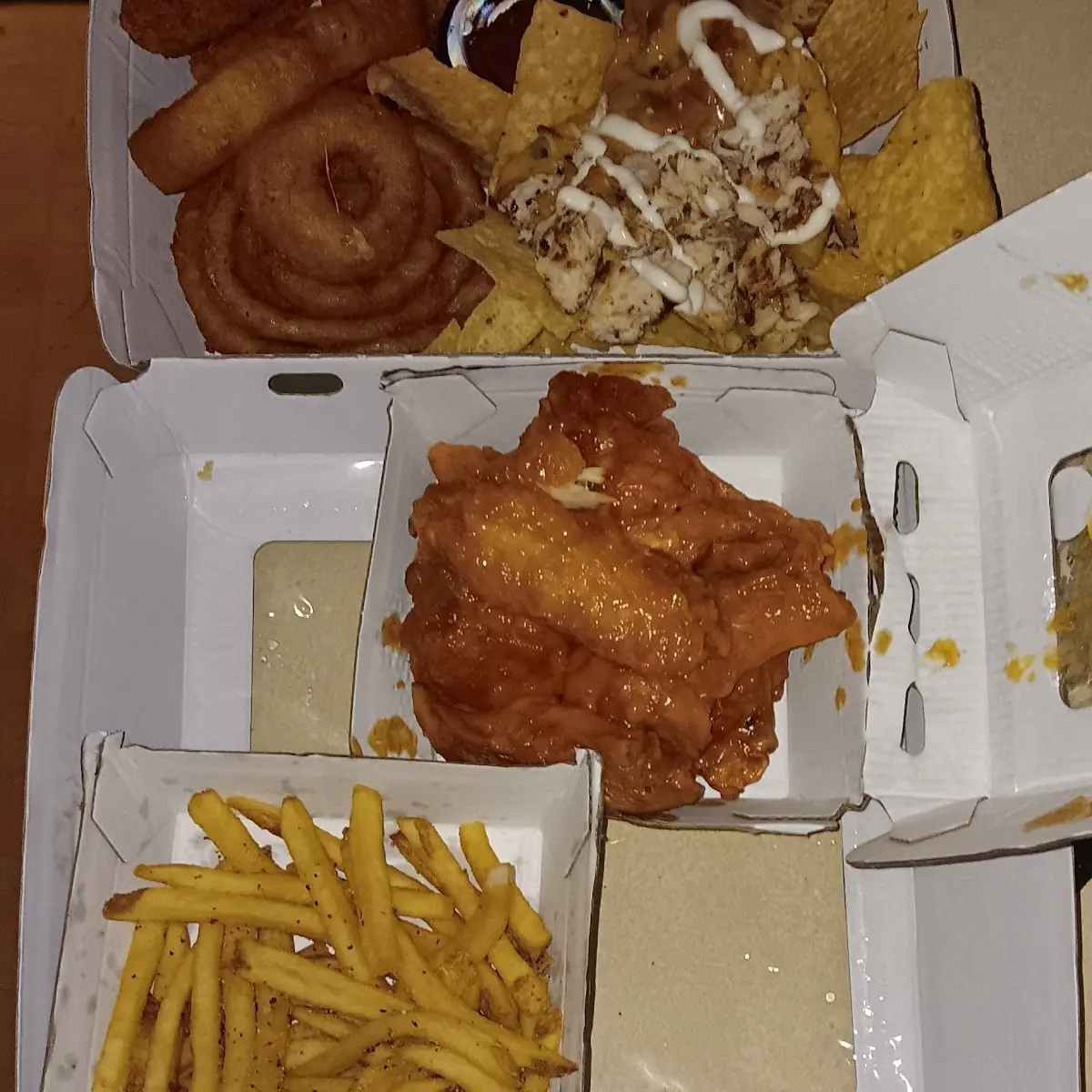 Chicken Wings with Fries