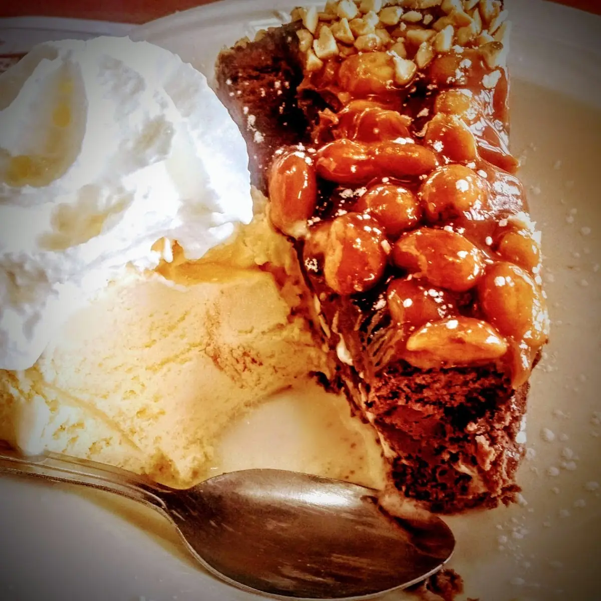 Snicker Cheese Cake w Vanilla Ice Cream