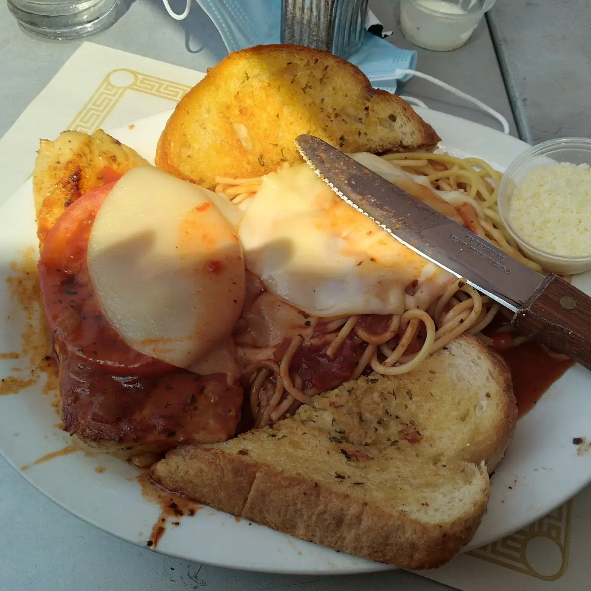 Spaghetti & Garlic Bread
