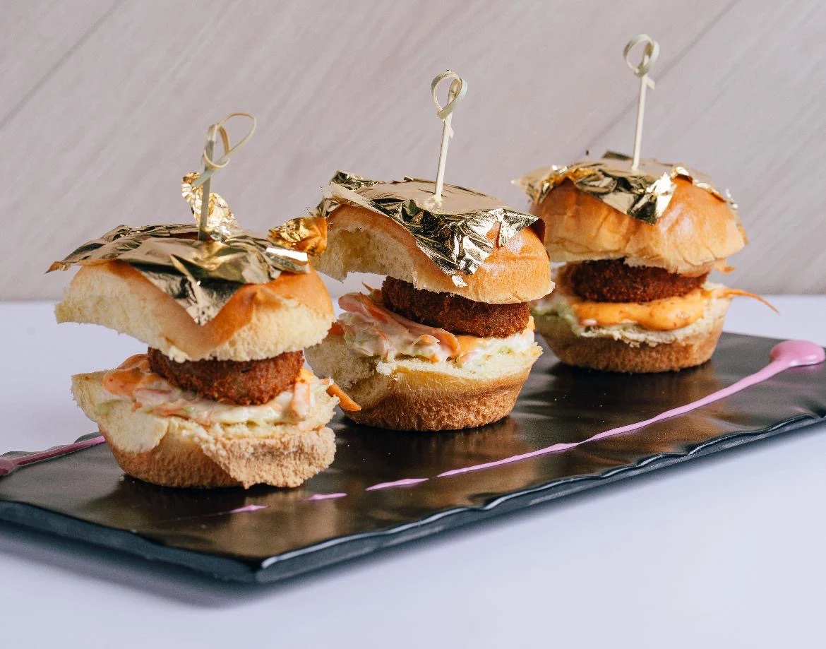 24k Sliders, The Curry Table