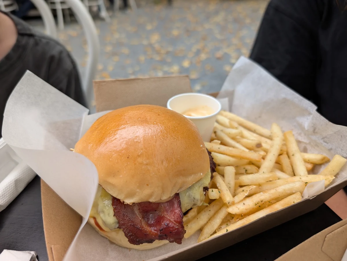 Hamburger with Beacon, The White House