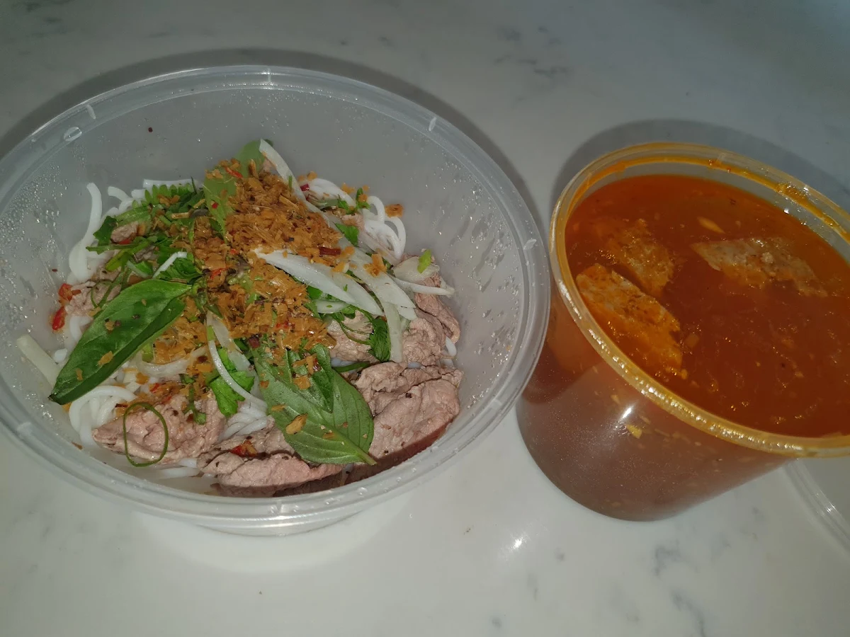 Spicy Beef Noodle Soup, Crackling - Holland Park West