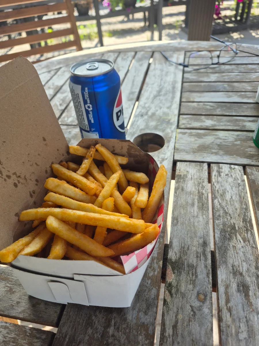 Highlights, Robinson's Chip Stand