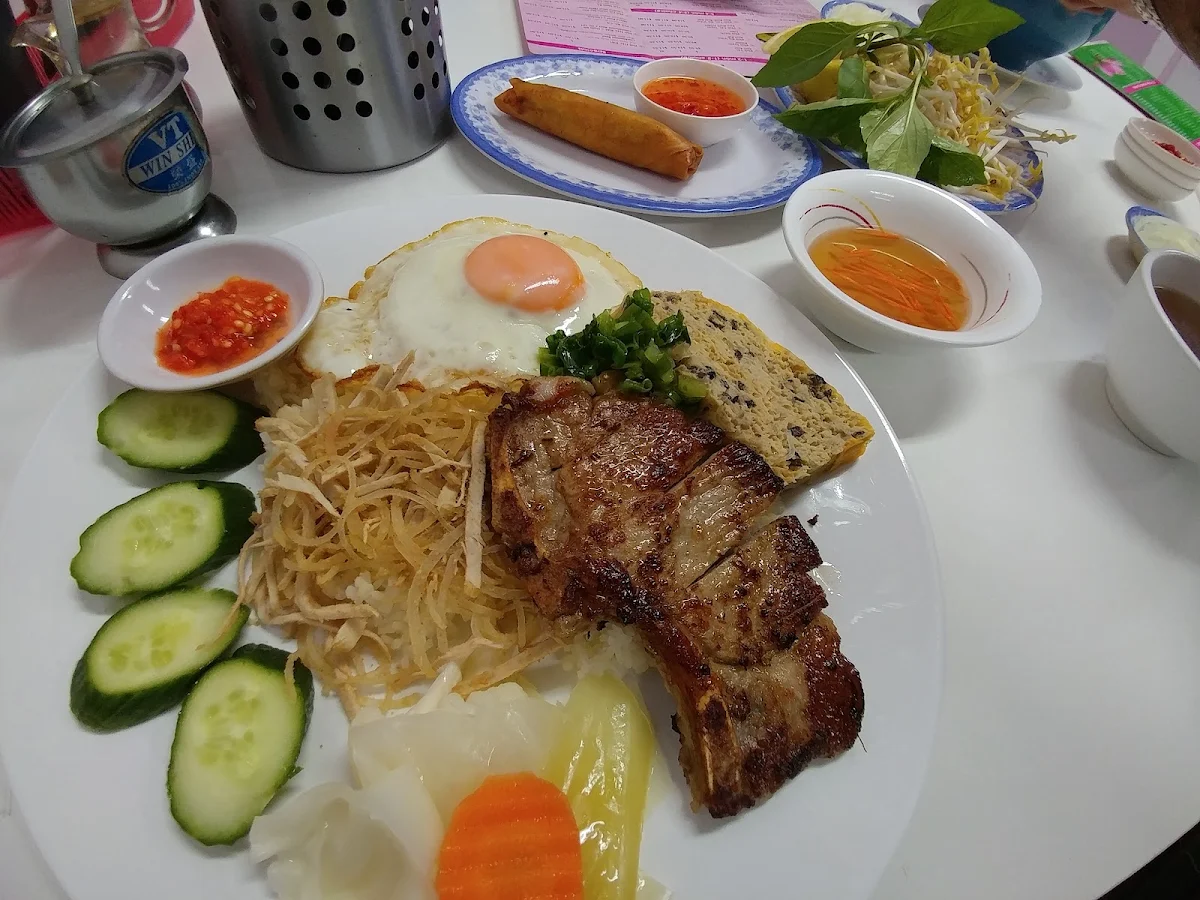 Combination Broken Rice, Pho Hong Tam