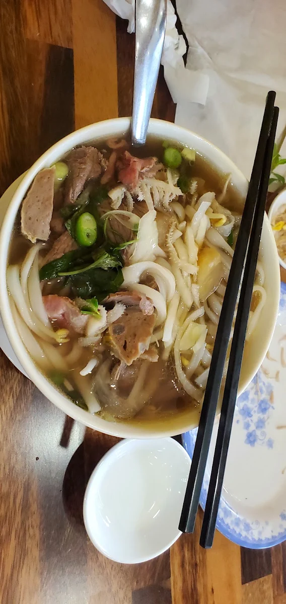 Combination Pho, Pho Hong Tam