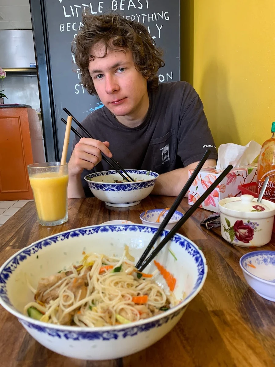 Grilled Chicken with Vermicelli, Pho Hong Tam