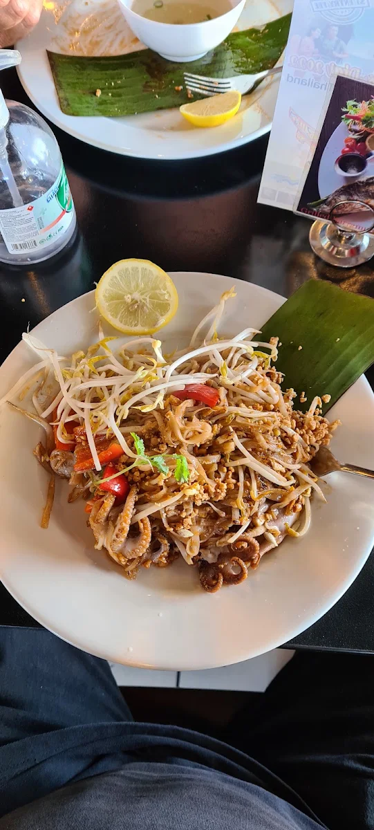 Pad Thai with Octopus, Pho Hong Tam