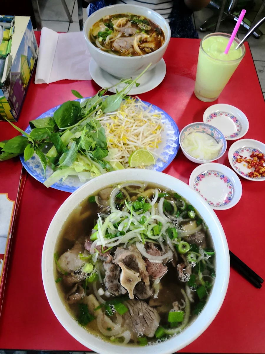 Phở Tái Nam Gân Sách, Pho Hong Tam