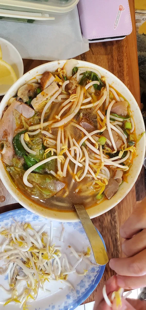 Spicy Pork and Beef Noodle Soup, Pho Hong Tam