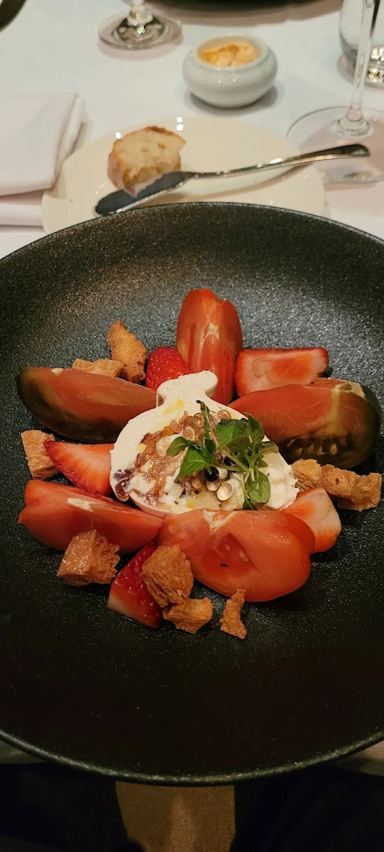 Burrata with Strawberries, Restaurant e18hteen