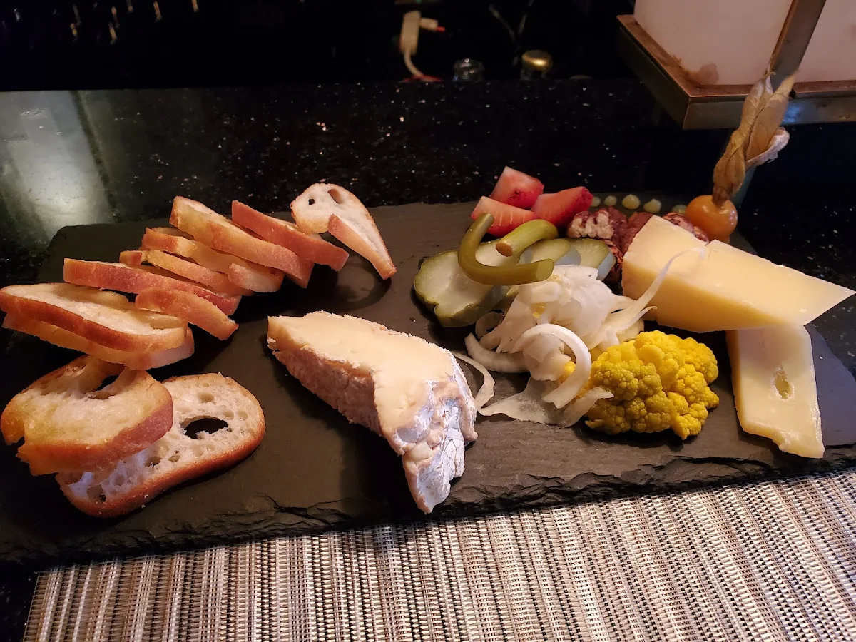 Cheese Board, Restaurant e18hteen